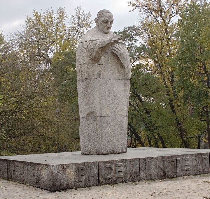 Pomnik Papieża Jana XXIII we Wrocławiu – gdzie się znajduje i kiedy powstał?