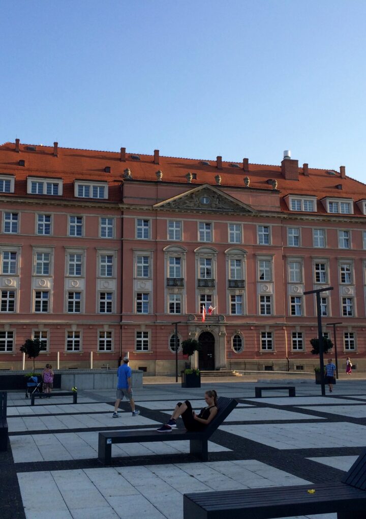 Sprawy urzędowe we Wrocławiu – gdzie i jak je załatwić
